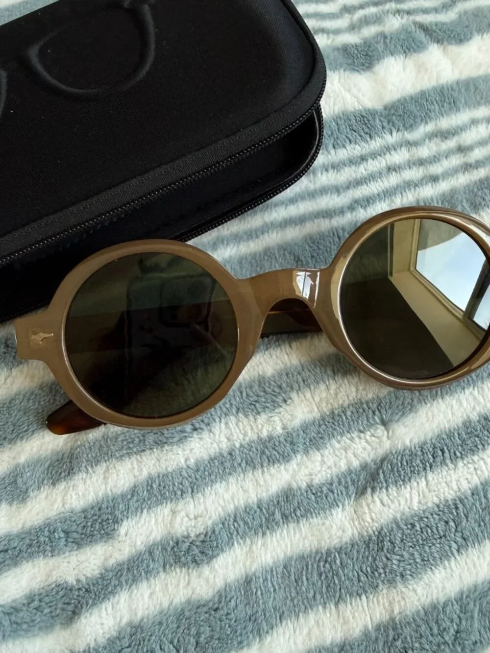 Bold Round Frame Taupe Sunglasses